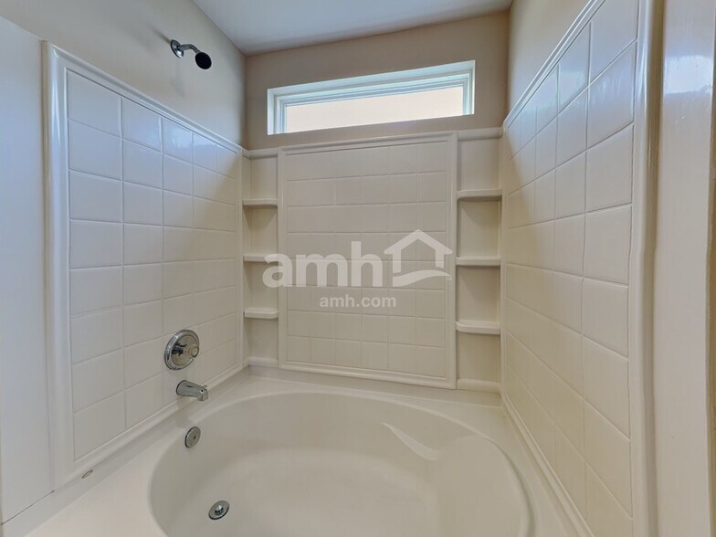 Building Photo - 714 W Parris Ave