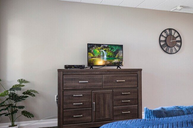 Building Photo - 30 US-9W