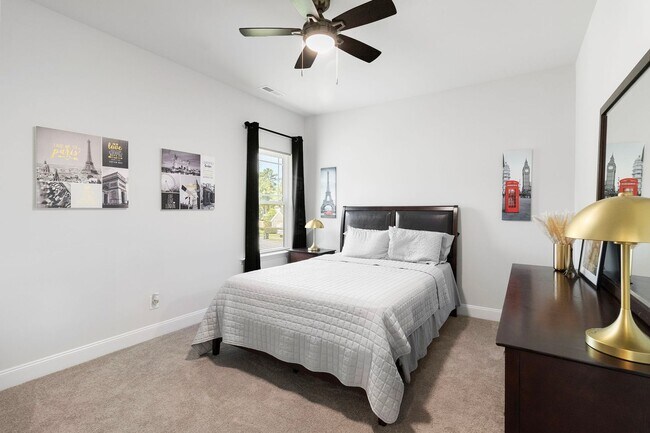 Building Photo - Beautiful 3 Bedroom 2 Bath Ranch