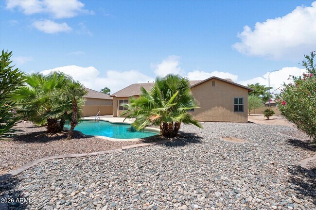 Building Photo - 2619 E Hazeltine Way