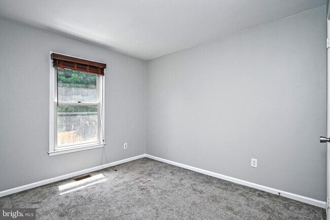 Building Photo - 105 Sunny Hill Ct