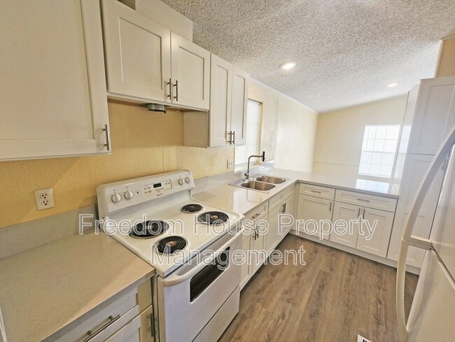 Building Photo - 6420 Wedgewood St