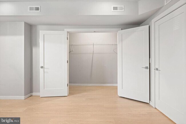 Building Photo - 2142 Master St