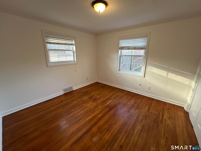 Building Photo - 110 Roger White Dr