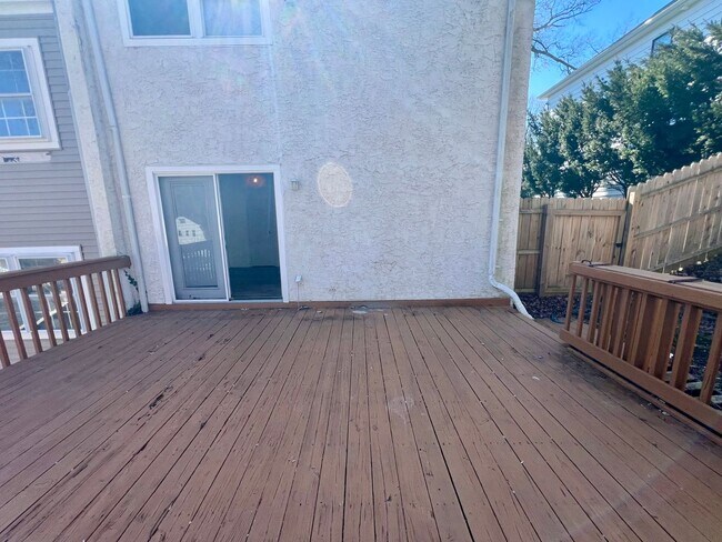 Building Photo - Gorgeous 3-Bedroom Home with Finished Basement in Havertown! Available NOW!