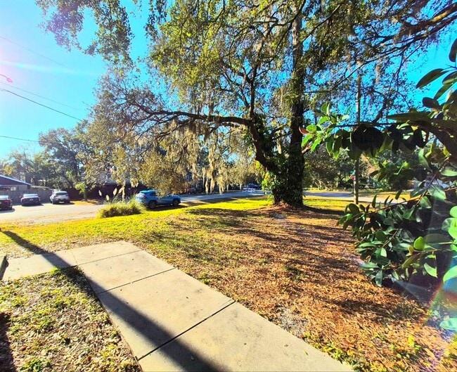 Building Photo - 1702 E Mulberry Dr