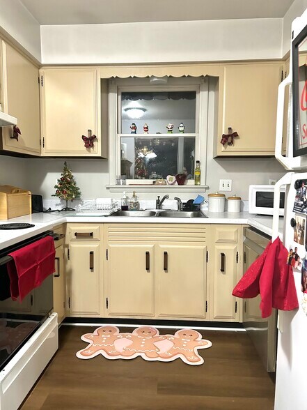 Building Photo - 4054 Stonehenge Dr