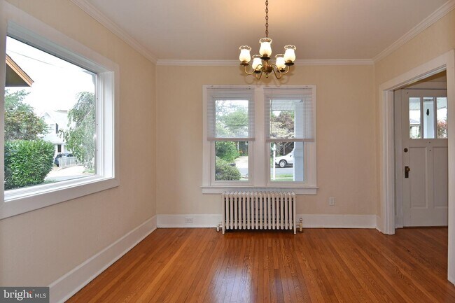 Building Photo - 930 N Danville St