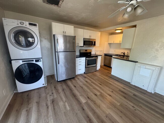 Building Photo - 128 Vidas Ave