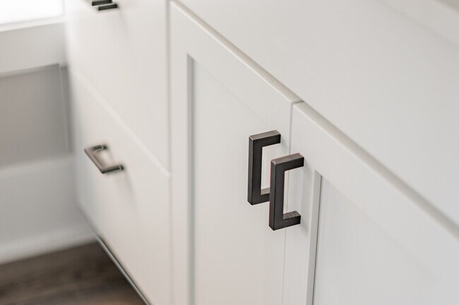 Building Photo - 1472 W Erie St