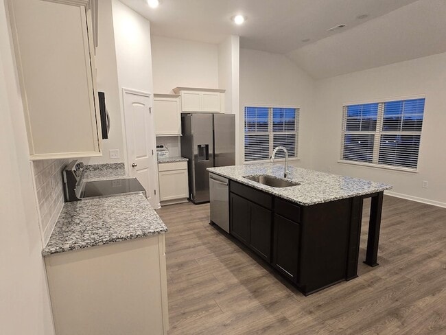 Building Photo - 229 Republic St