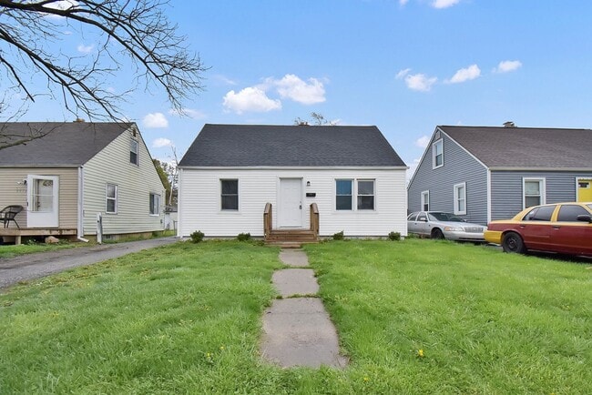 Building Photo - 3 Bedroom Home For Rent