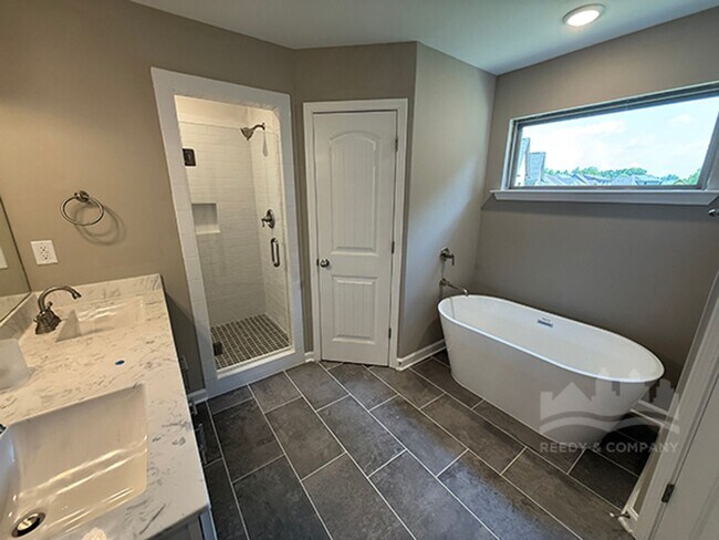 Building Photo - 9675 Bloomington Circle S
