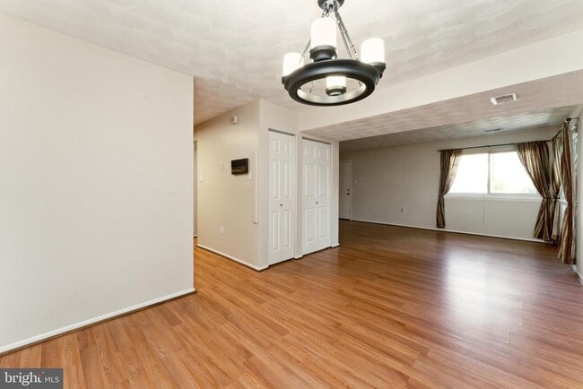 Building Photo - 10657 Spring Oak Ct