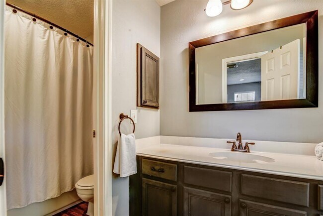 Building Photo - 2409 Daytona Ct