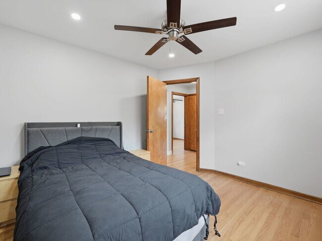 Building Photo - 5023 N Natoma Ave