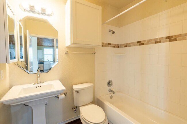 Building Photo - 1050 Co Rd 129