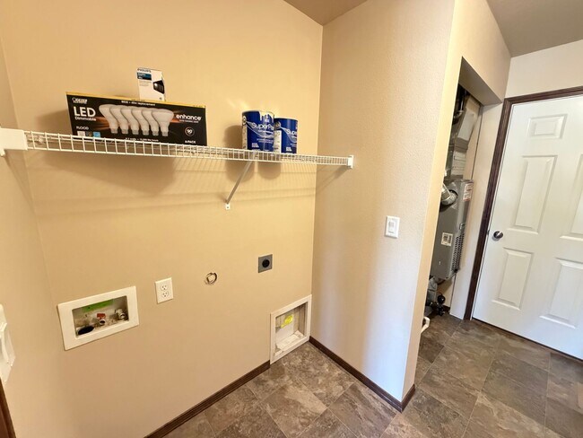 Building Photo - Radiant Lake Rancher