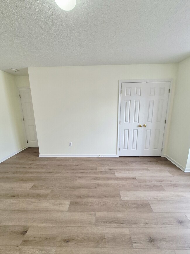 Building Photo - 7221 Oakmere Ct