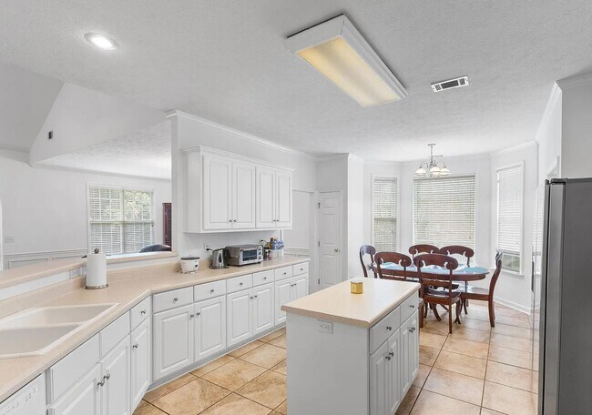 Building Photo - 338 Bisham Ct