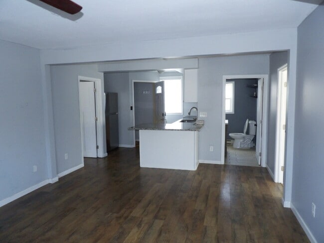 Building Photo - 1 Bed + Extra Room Upper Level Unit in East Harriet Duplex