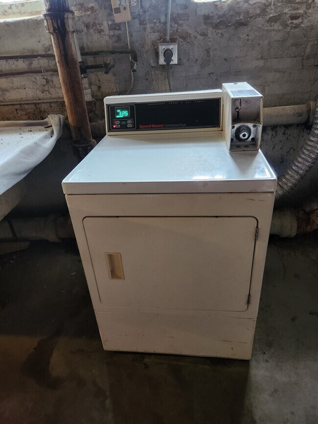 Building Photo - 2404 W Superior St