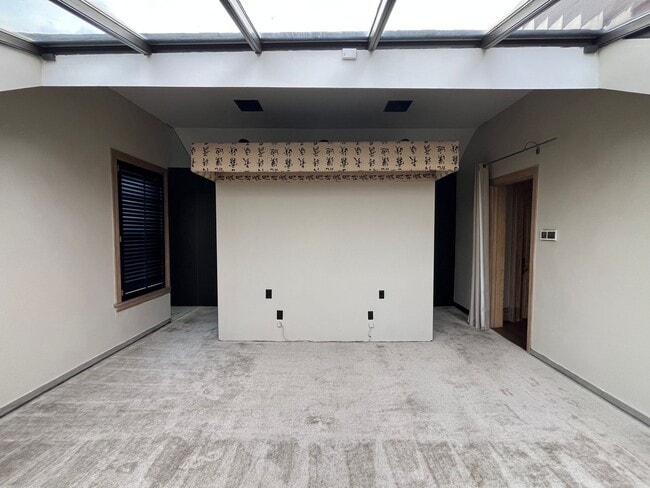 Building Photo - 200 W North Ave