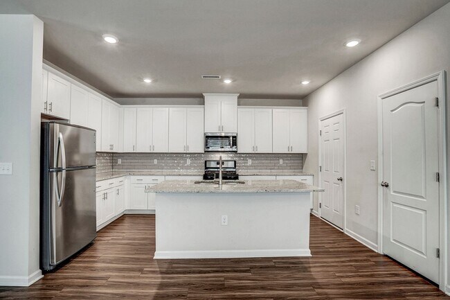 Building Photo - 205 Wilbur Lake Dr