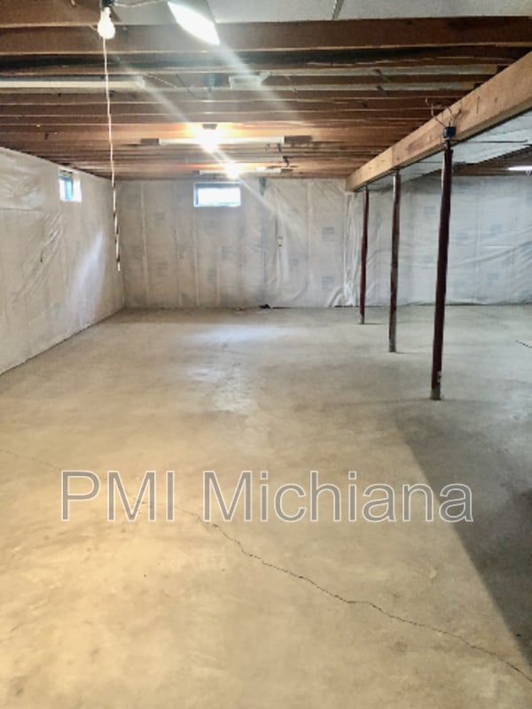 Building Photo - 51880 Courtland Dr