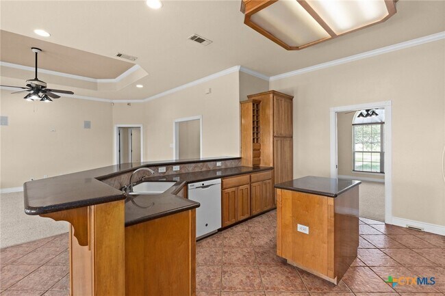 Building Photo - 336 Skyline Dr