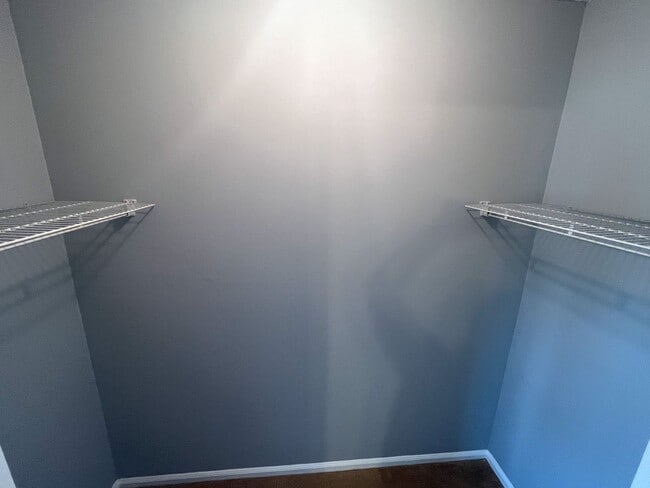 Building Photo - Adorable 2 bedroom, 2 1/2 bathroom townhom...