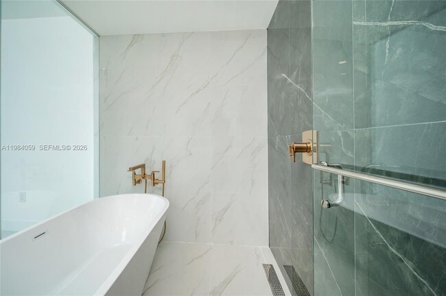 Building Photo - 700 NE 24th St