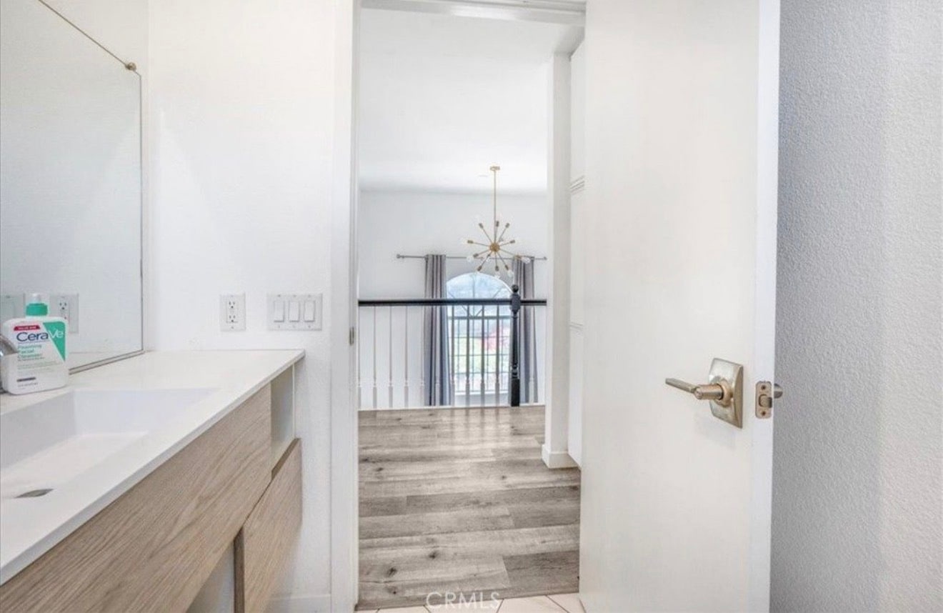 Building Photo - 2481 S Bundy Dr