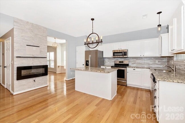 Building Photo - 4102 Christine Ln