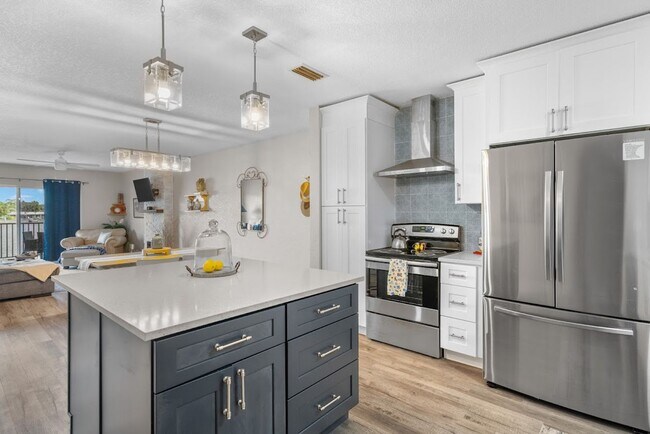 Building Photo - Waterfront Views with $1,000 Off First Mon...