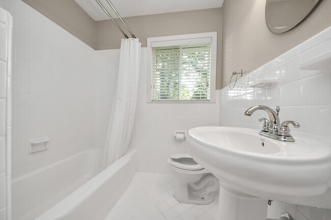 Building Photo - 9535 Vogue Ln