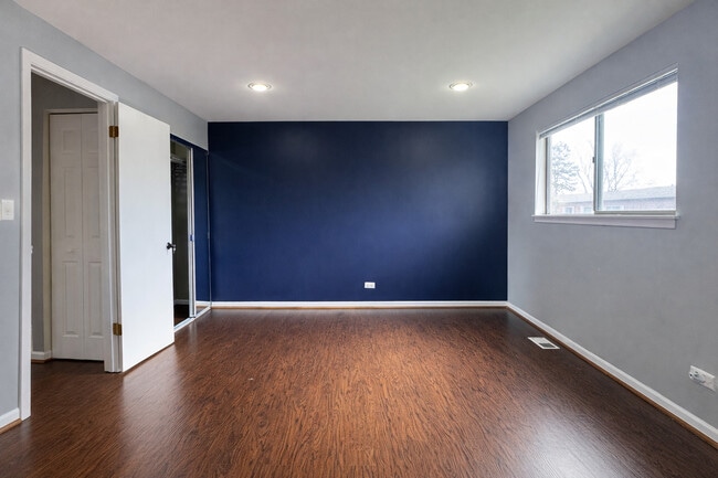 Building Photo - 1527 Mohawk Trail