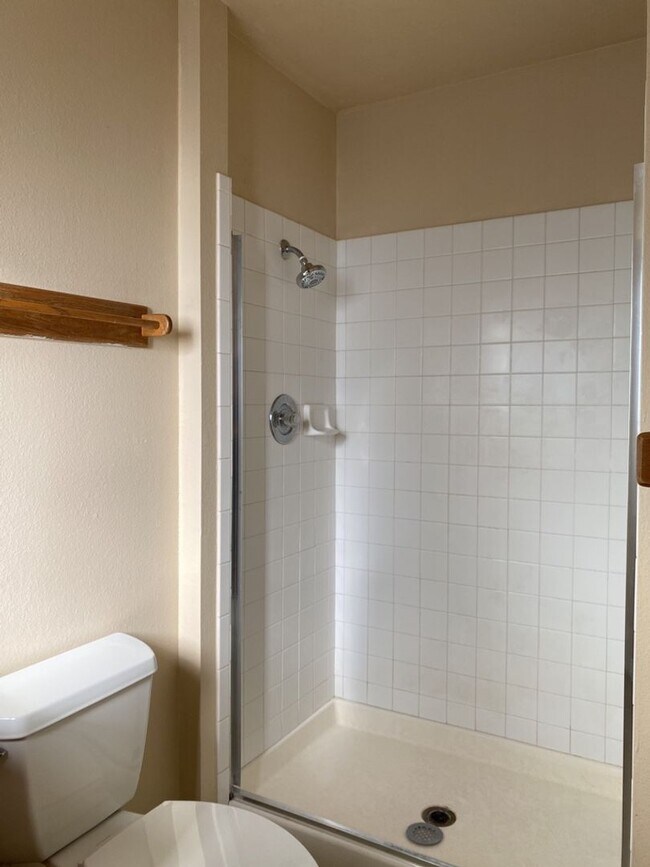 Building Photo - STUDENTS WELCOME! 5 Bedroom 3 Bathroom Bi-Level Single-Family Home in Midtown Fort Collins