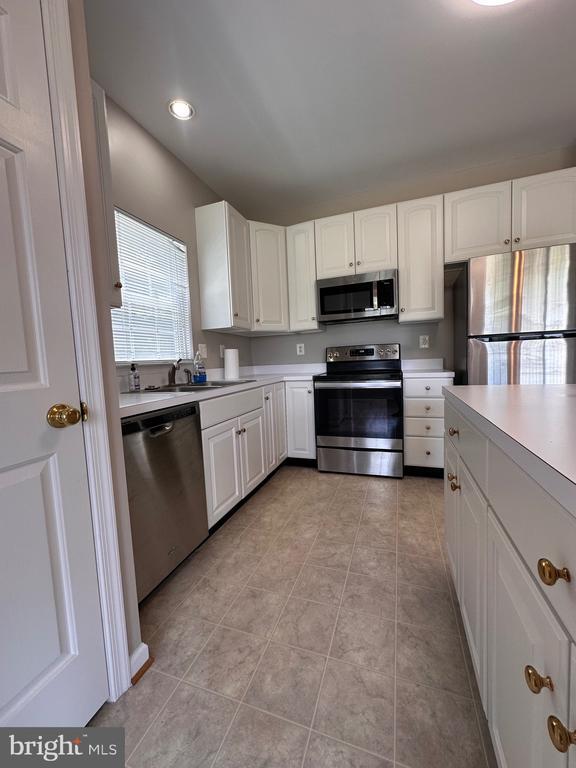Building Photo - 9400 Birchwood Ct W