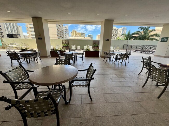 Building Photo - 2240 Kuhio Ave
