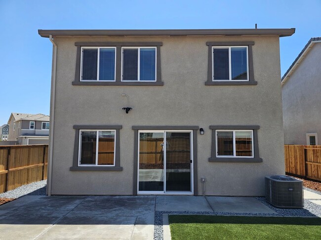 Building Photo - 8296 Whippersnapper Way