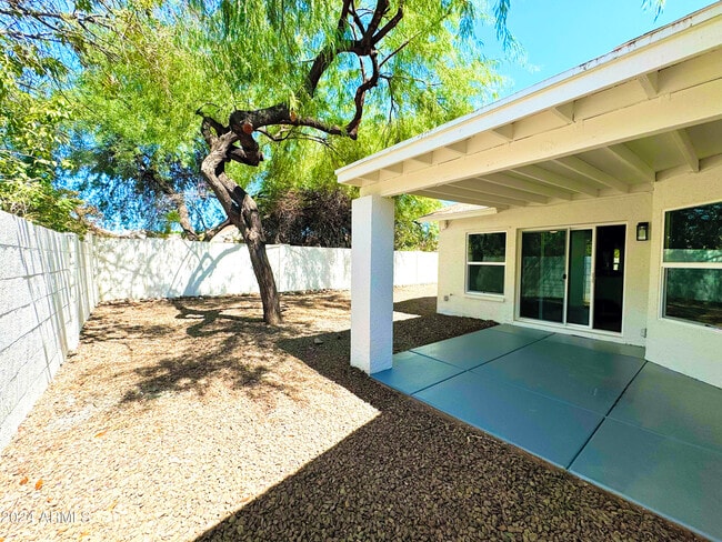 Building Photo - 514 W Fellars Dr
