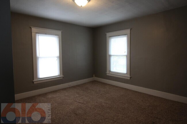 Building Photo - 1124 Watson St SW