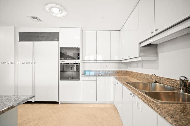 Building Photo - 1643 Brickell Ave