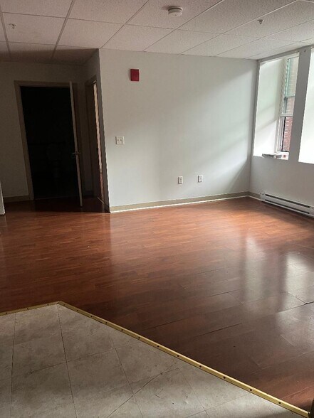 Building Photo - 11 Lawrence St