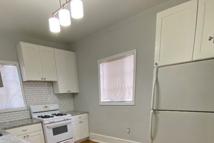 Building Photo - 834 Barnett St NE