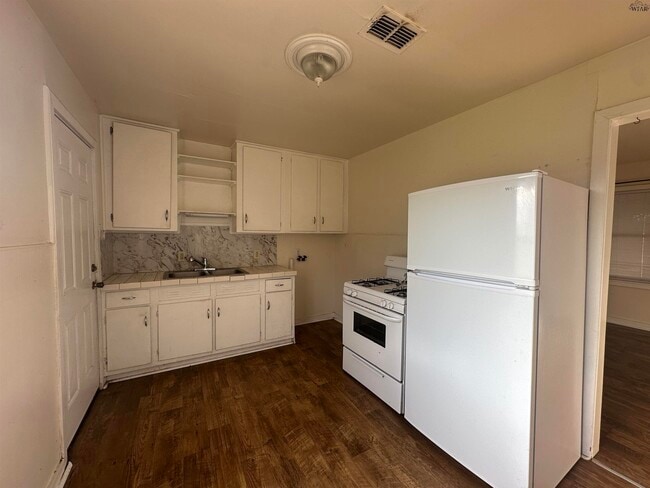 Building Photo - 3013 Lebanon Rd