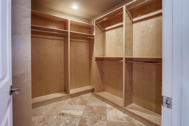 Building Photo - 6711 Blue Point Dr