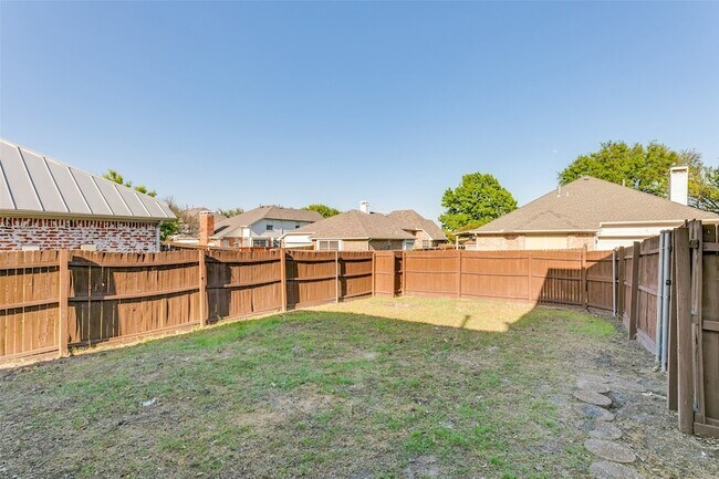 Building Photo - 1620 Greenway Dr
