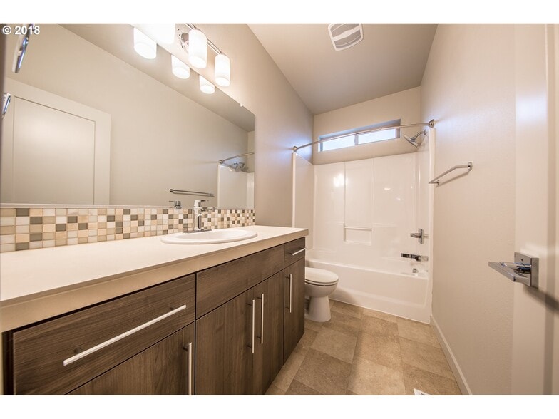 Building Photo - 14450 SW Aiken Ln